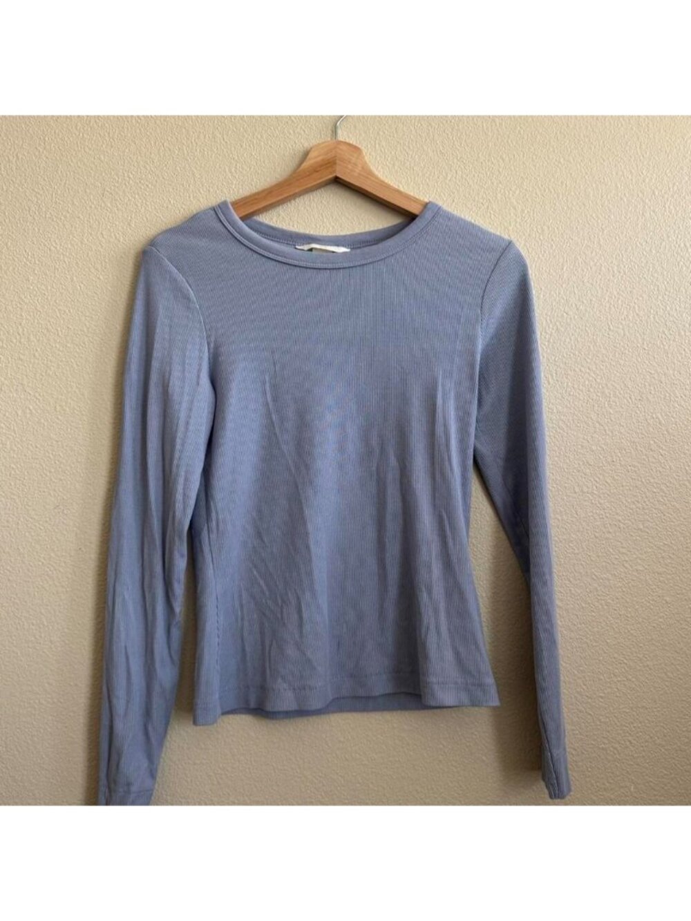H&M light blue long sleeve top in a M #basics #minimalist